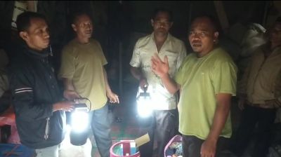Reje Kampung Sepakat Serahkan Bantuan Solar Light Kepada Pengungsi